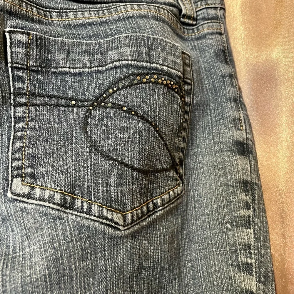 Chico’s Jeans Size 2 platinum rhinestone pockets - Picture 5 of 8